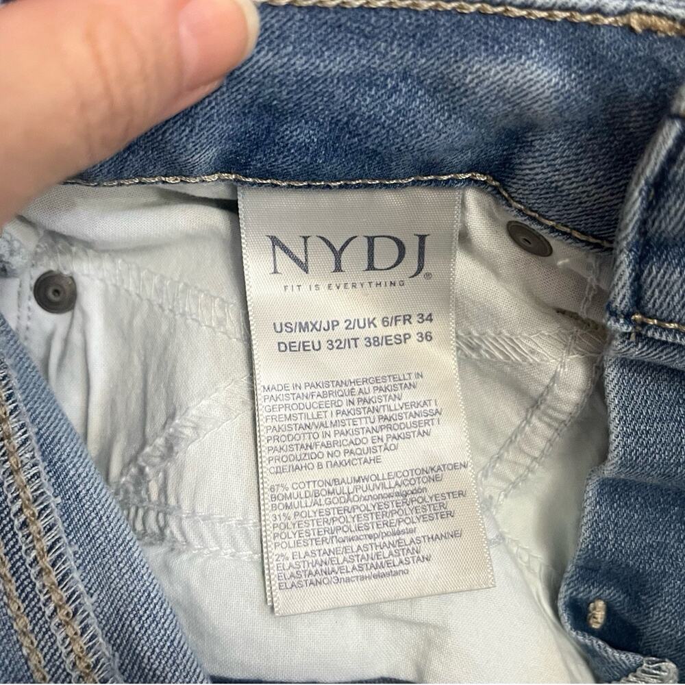 NYDJ Briella Denim Bermuda Shorts Size 2 Light Wash Cuffed Slimming Stretchy - Picture 7 of 11
